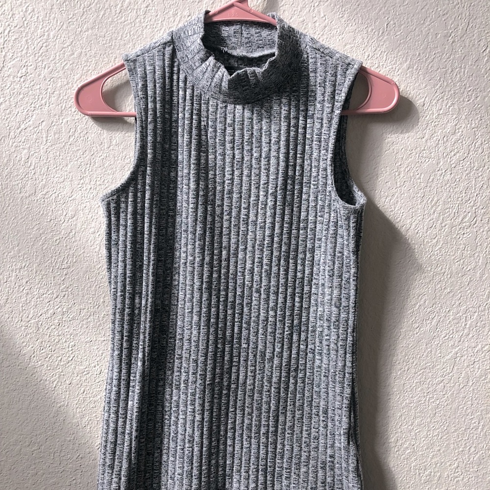 Marled gray mock neck tank